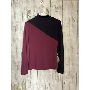 August 1 eight turtleneck sweater black/burgundy SIZE -S (W17/L23)